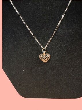 Delicate Heart Filigree Pendant Necklace - Gold